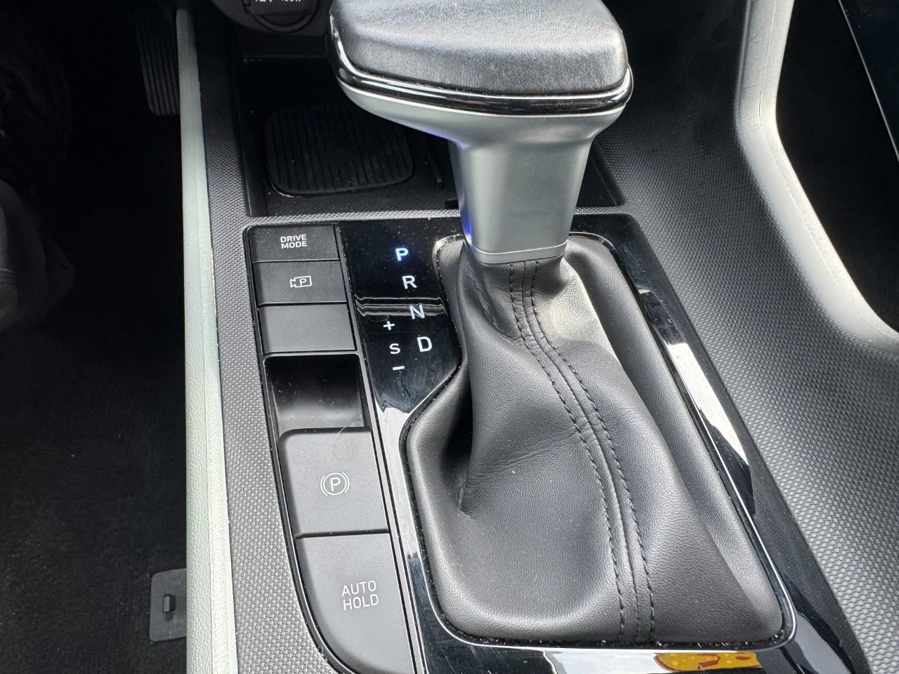 Used 2025 Hyundai Elantra Limited image 26