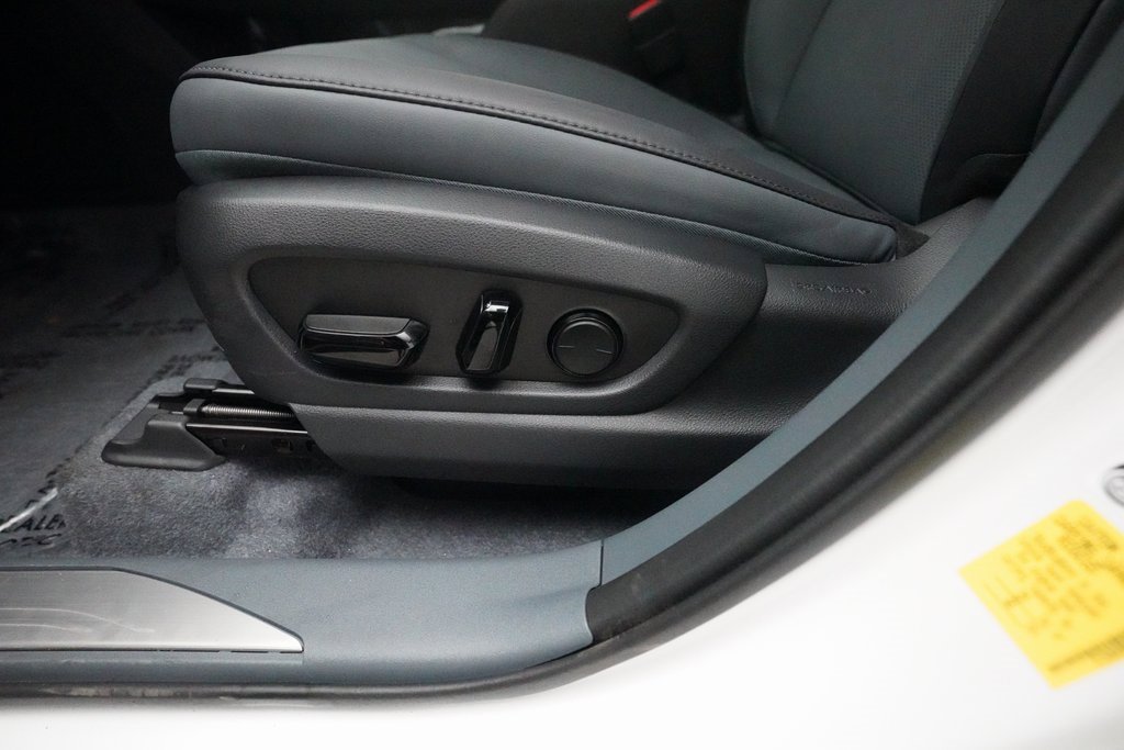 Used 2025 Lexus RZ 300e image 28