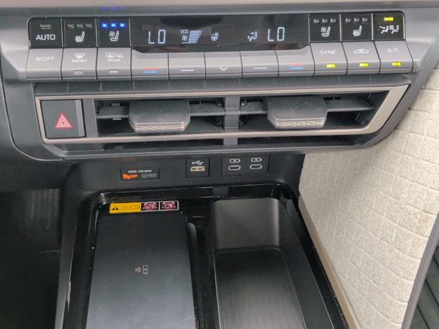 Used 2025 Toyota Camry XLE FWD image 26