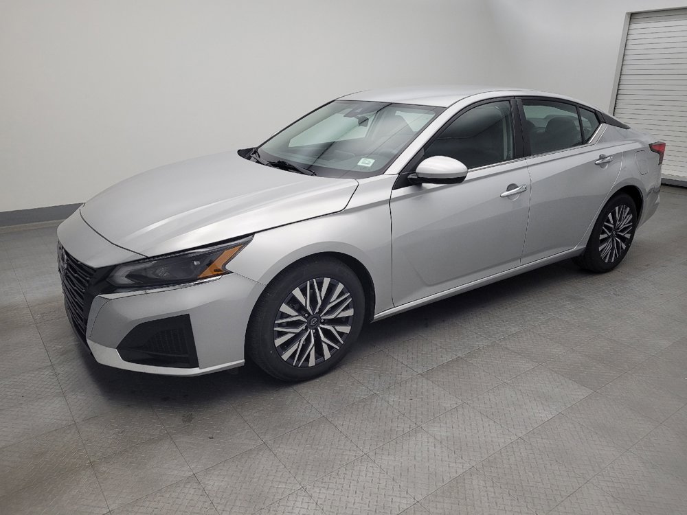 Used 2023 Nissan Altima 2.5 SV image 2