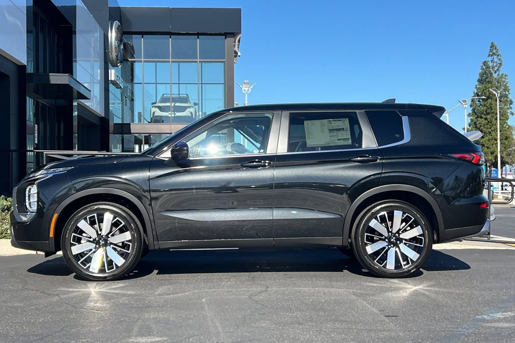 New 2026 Mitsubishi Outlander SE image 8