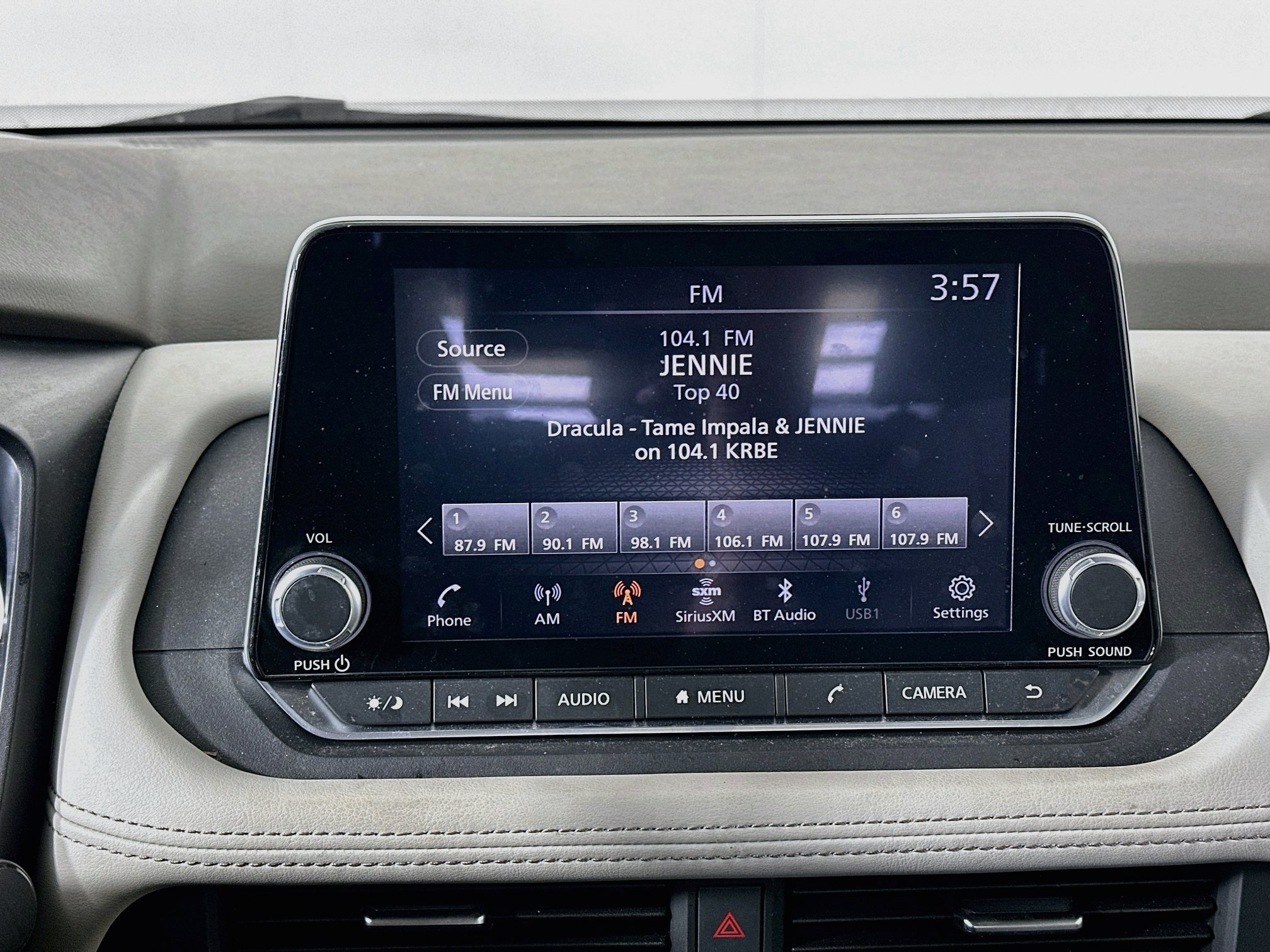 Used 2023 Nissan Rogue SV FWD image 21