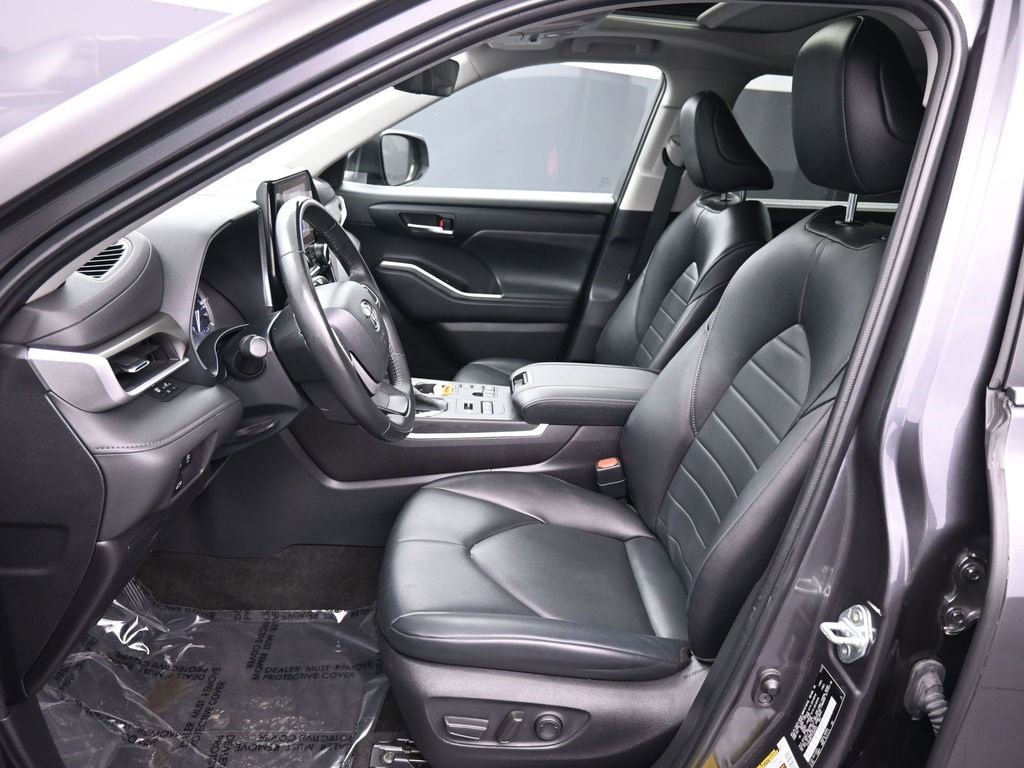 Certified 2023 Toyota Highlander XLE image 19