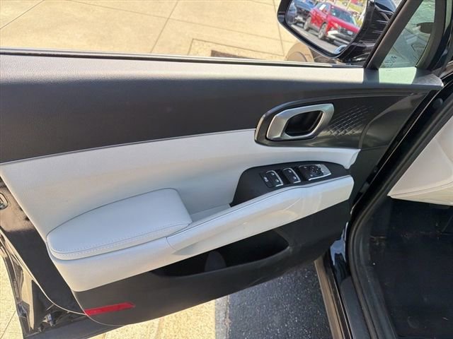 Certified 2025 Kia Sorento S w/ Panoramic Sunroof Package image 12