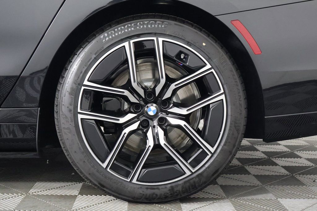 New 2026 BMW 750e xDrive image 10