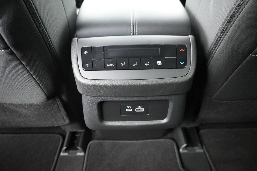 Used 2025 Nissan Pathfinder SV AWD/4WD image 25