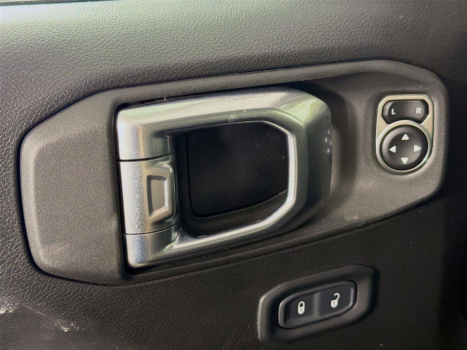 Used 2023 Jeep Gladiator Sport AWD/4WD image 23