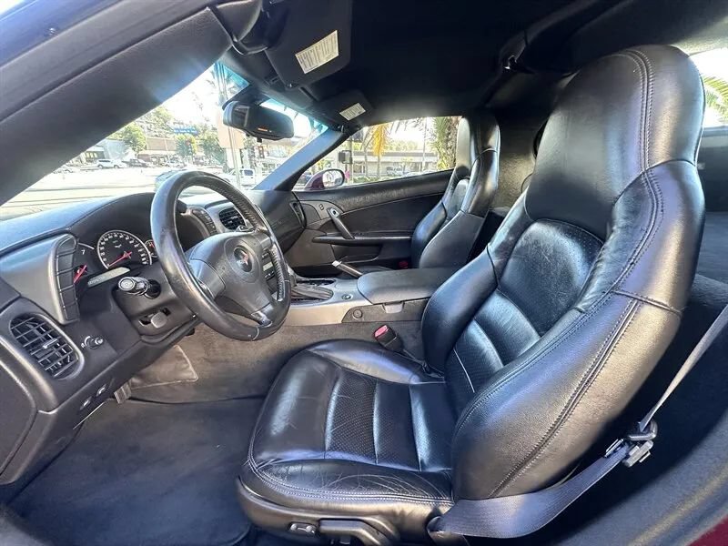 Used 2006 Chevrolet Corvette Coupe w/ Preferred Equipment Group RWD image 26