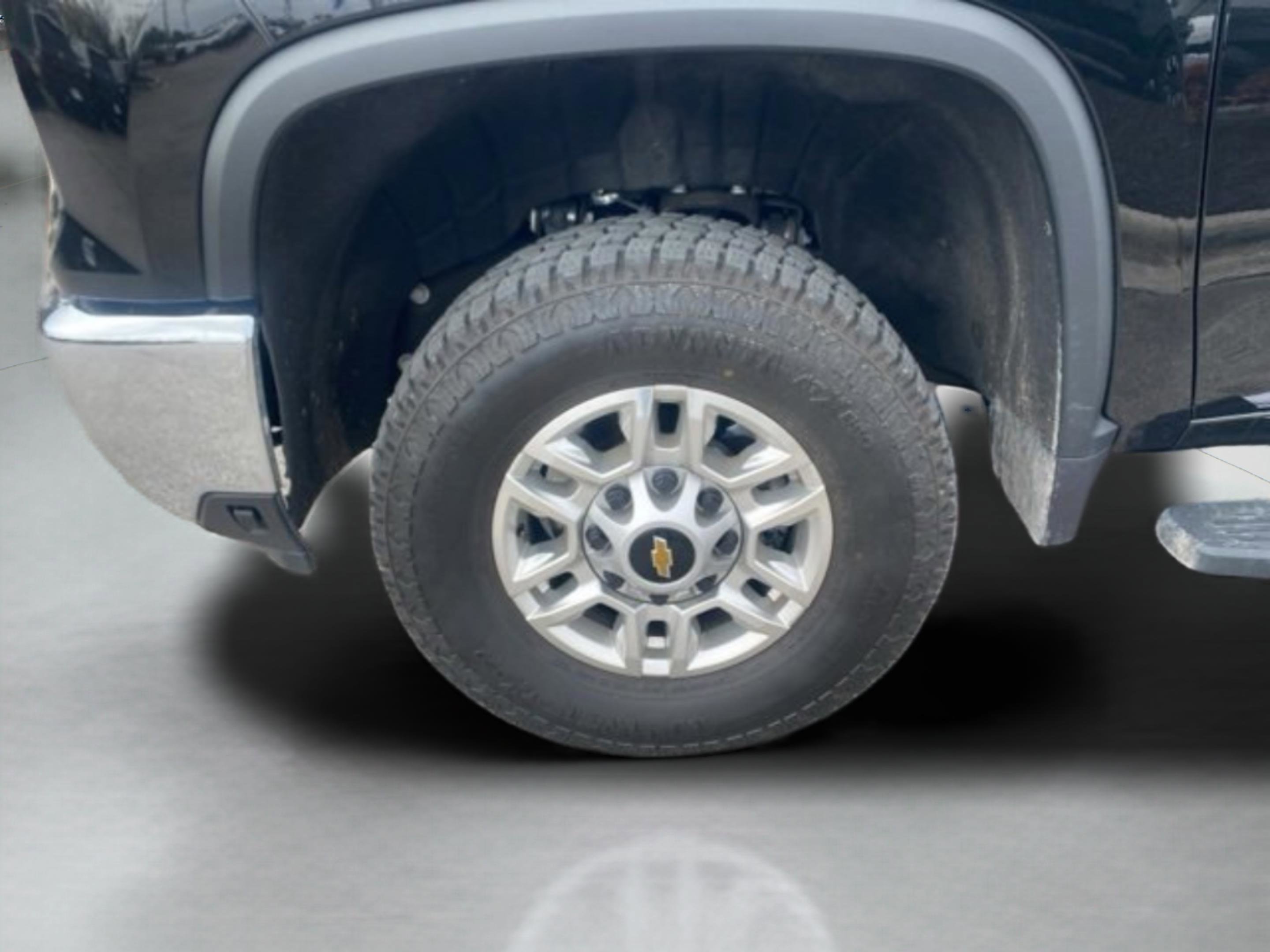 Used 2025 Chevrolet Silverado 2500 LT w/ Convenience Package AWD/4WD image 13