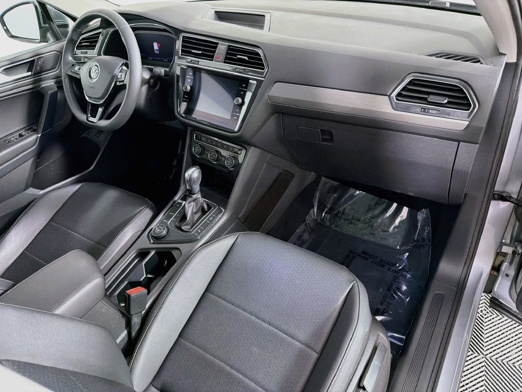 Used 2020 Volkswagen Tiguan SEL AWD/4WD image 29