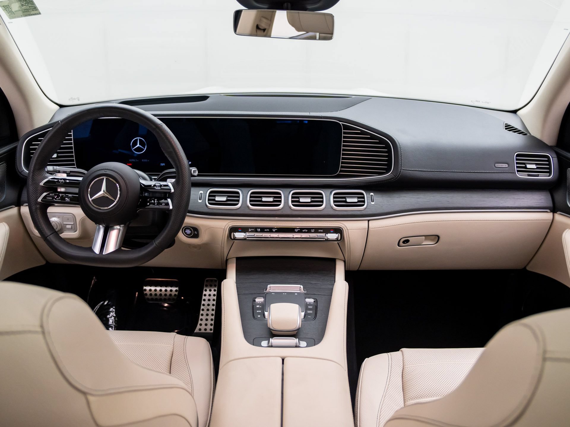 Used 2024 Mercedes-Benz GLS 450 4MATIC image 9