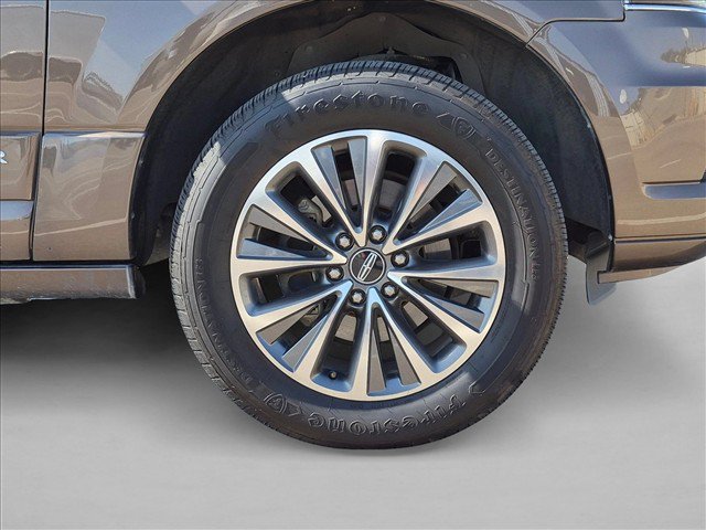 Used 2017 Lincoln Navigator Select RWD image 24