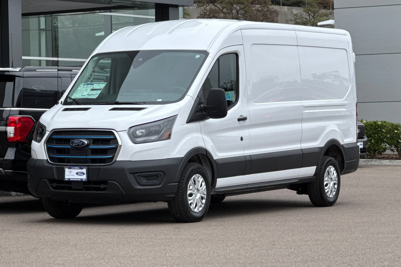 New 2025 Ford E-Transit 148 Medium Roof w/ Load Area Protection Package RWD image 7
