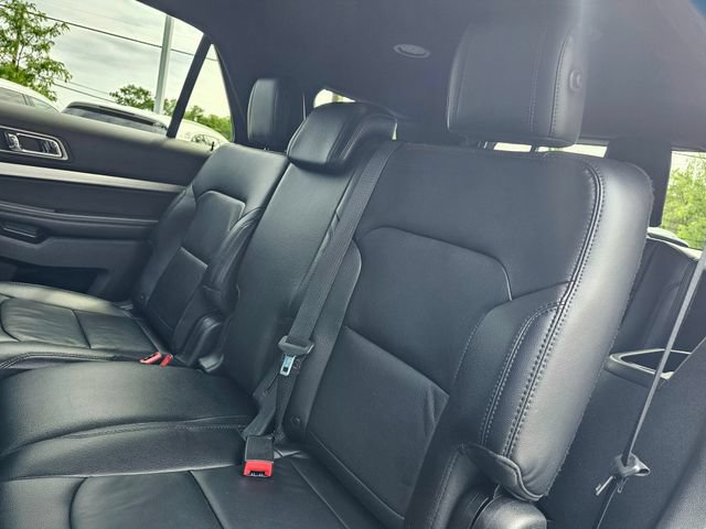 Used 2017 Ford Explorer XLT w/ Equipment Group 202A FWD image 23