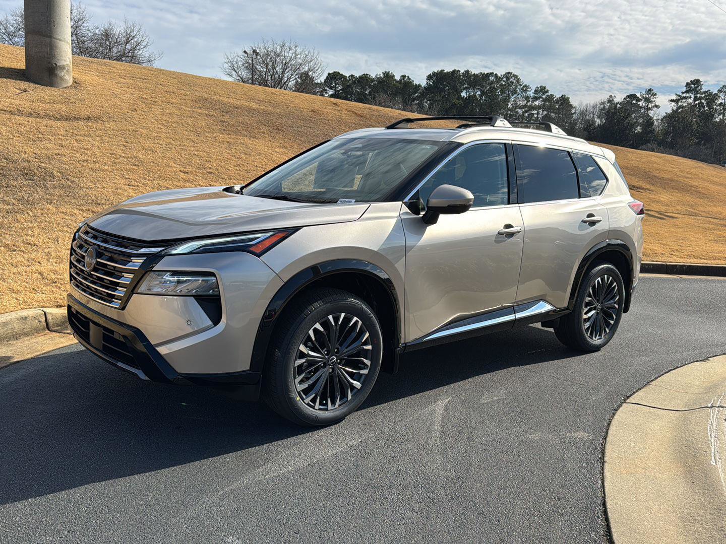 New 2026 Nissan Rogue Platinum w/ Platinum Premium Package image 2