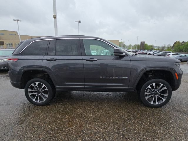 Used 2023 Jeep Grand Cherokee Overland AWD/4WD image 3