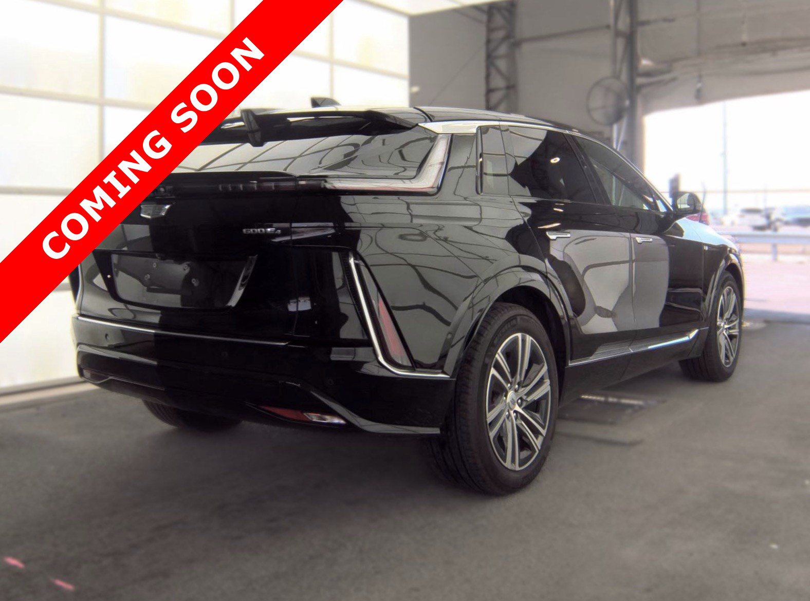Used 2024 Cadillac Lyriq Luxury w/ LPO, Floor Liner Package AWD/4WD image 4