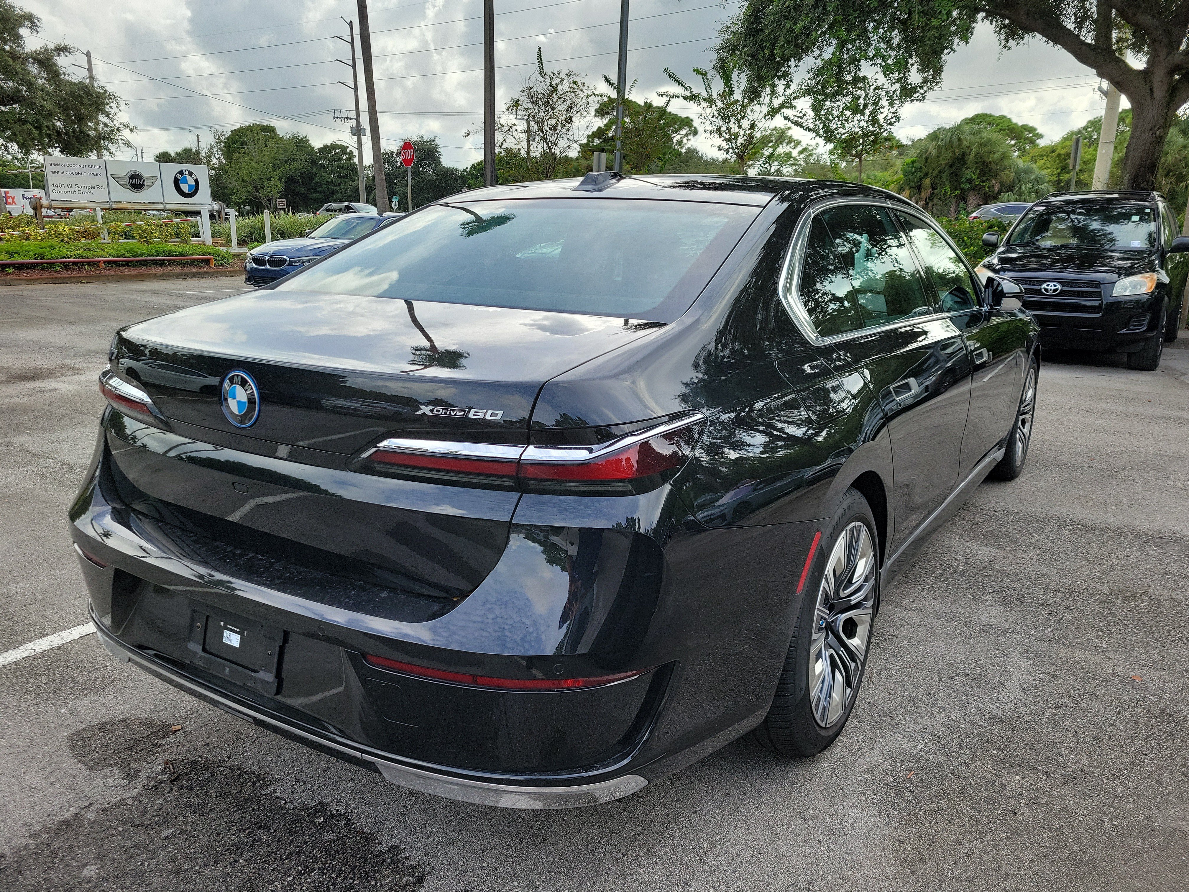 Certified 2023 BMW i7 xDrive60 AWD/4WD image 6