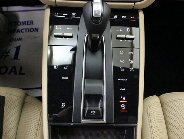 New 2024 Porsche Macan image 36