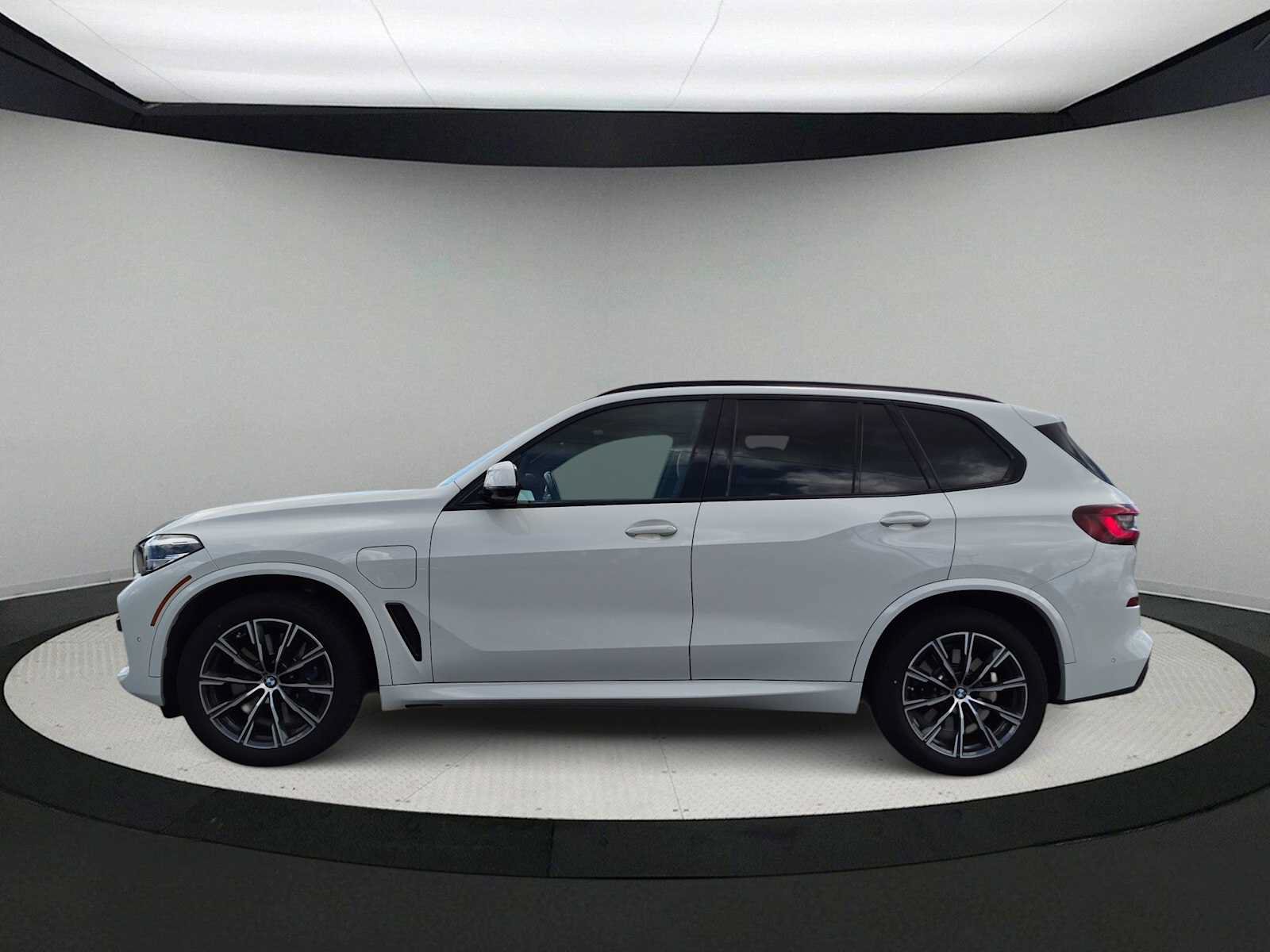 Used 2021 BMW X5 xDrive45e w/ M Sport Package AWD/4WD image 5