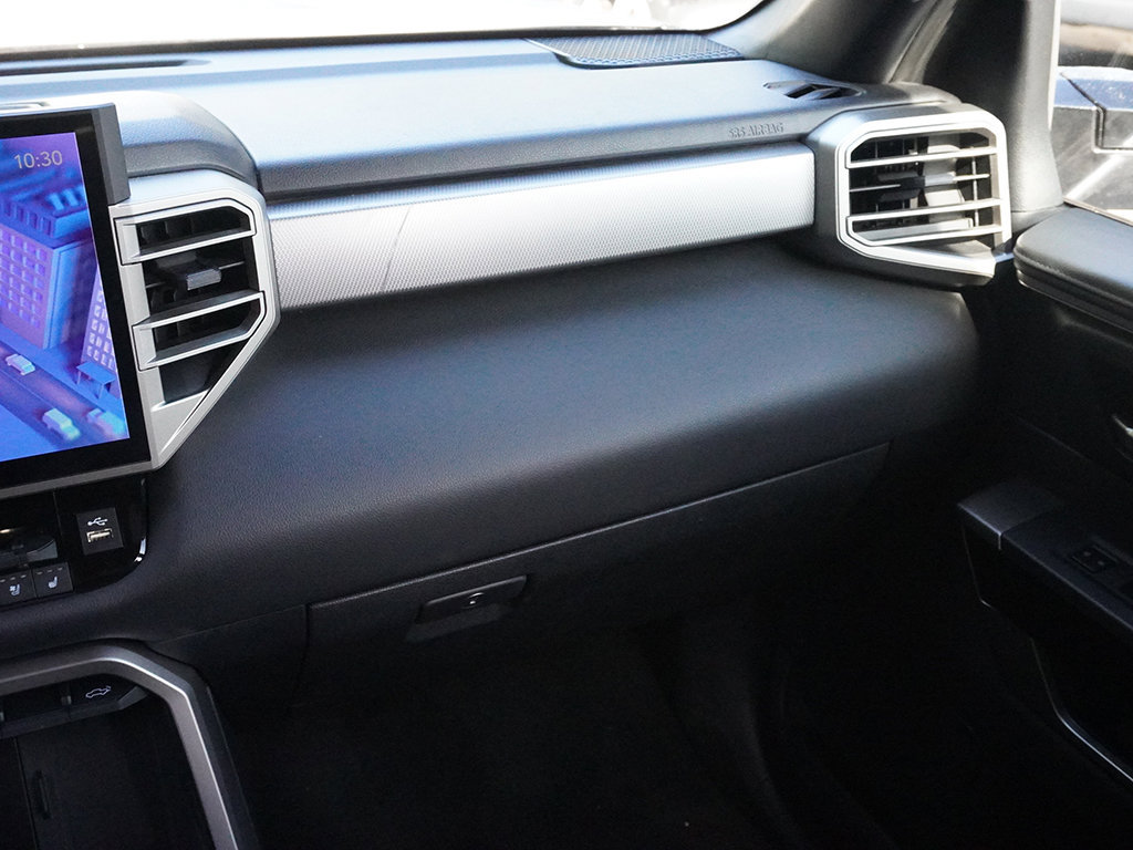 Used 2025 Toyota Tundra Limited AWD/4WD image 39