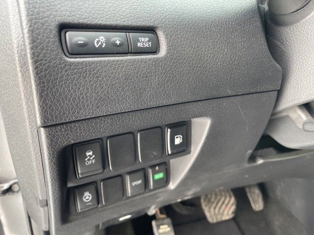 Used 2019 Nissan Rogue SV image 18