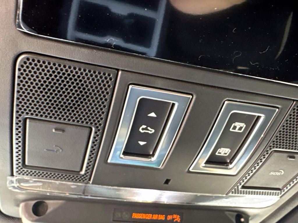 New 2025 Land Rover Defender 130 X-Dynamic SE image 25