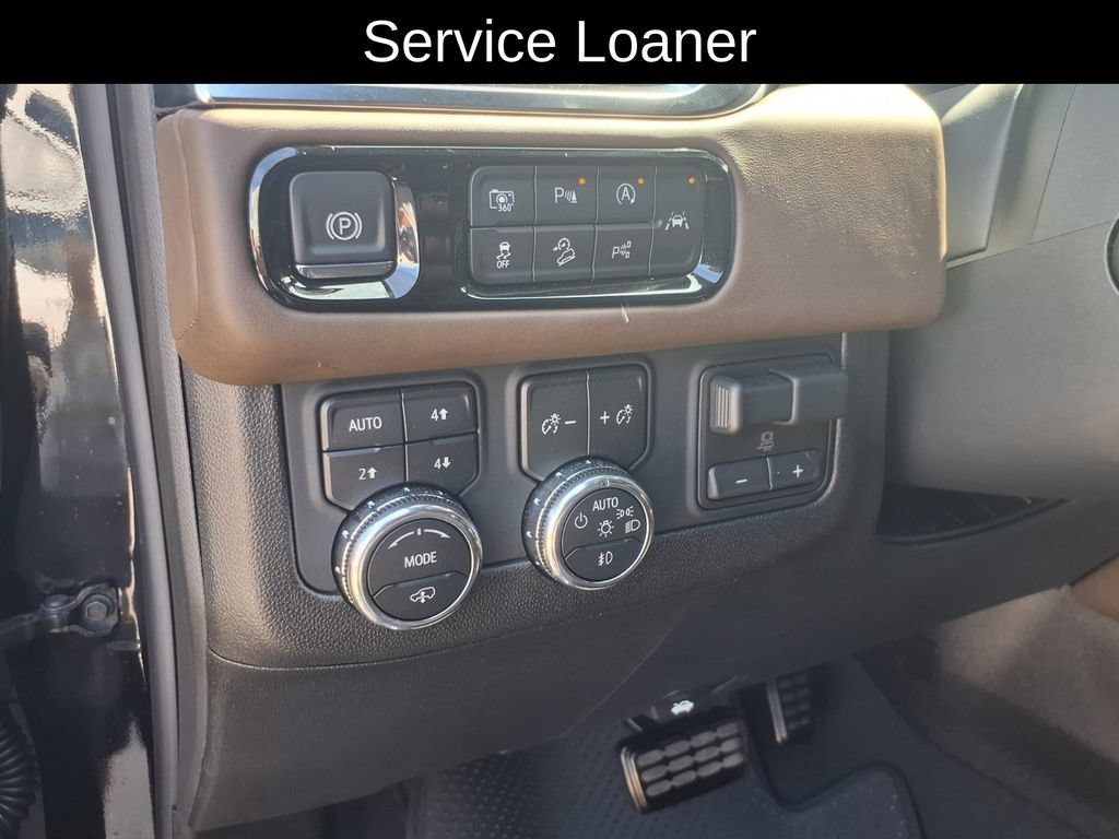 New 2026 GMC Yukon Denali Ultimate AWD/4WD image 12