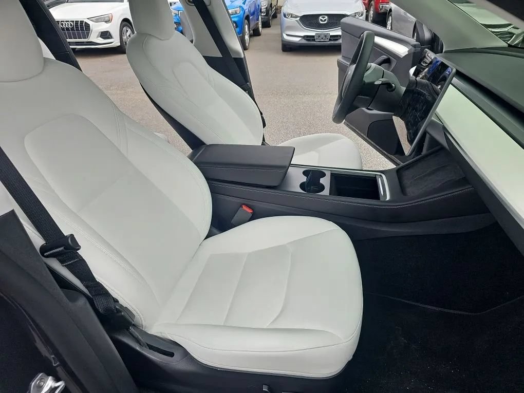 Used 2022 Tesla Model Y Long Range AWD/4WD image 21