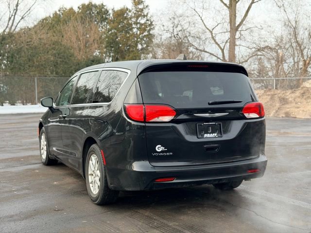 Used 2023 Chrysler Voyager LX image 5