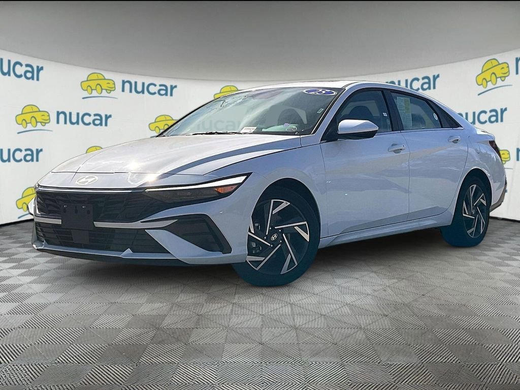 Used 2025 Hyundai Elantra SEL FWD image 3