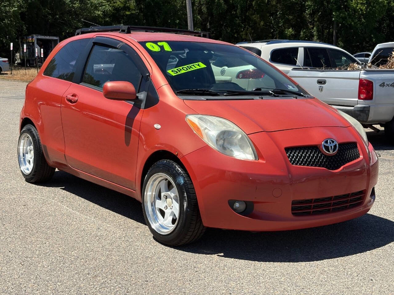 Used 2007 Toyota Yaris 2-Door Hatchback FWD image 3