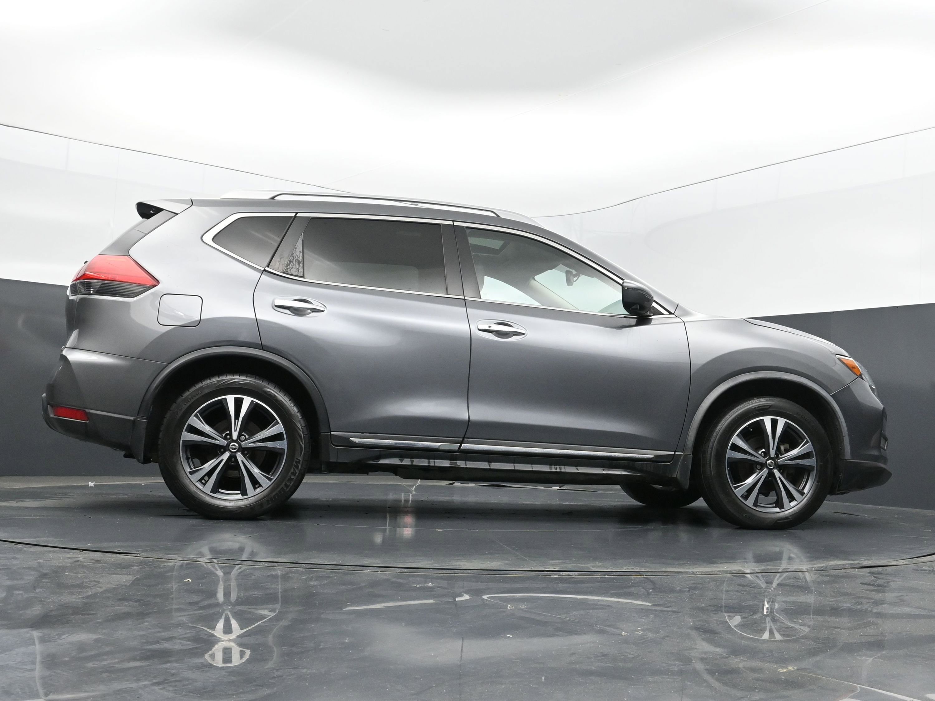 Used 2017 Nissan Rogue SL w/ SL Premium Package FWD image 41