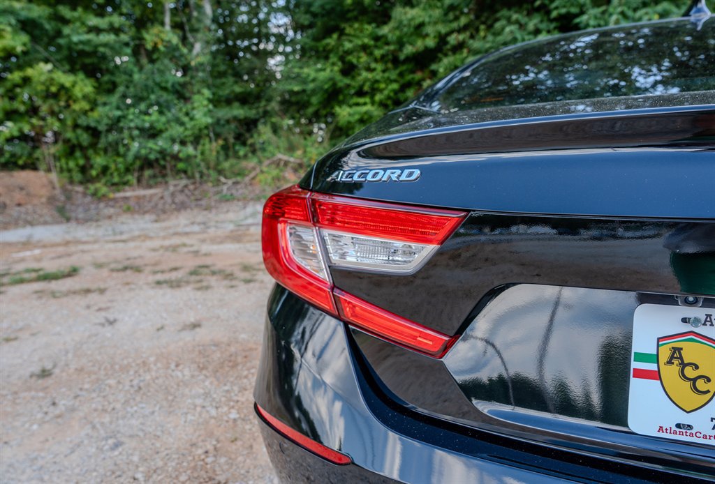 Used 2018 Honda Accord Touring image 11