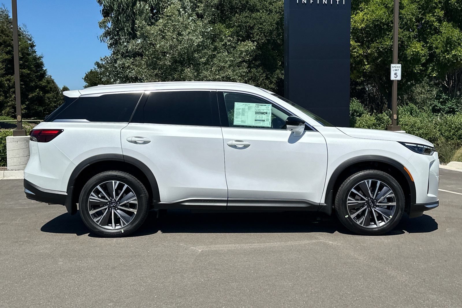 New 2027 INFINITI QX60 Luxe w/ Cargo Package AWD/4WD image 6