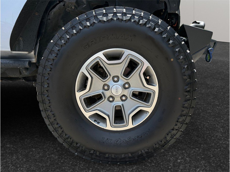 Used 2015 Jeep Wrangler Unlimited Rubicon w/ Connectivity Group AWD/4WD image 12