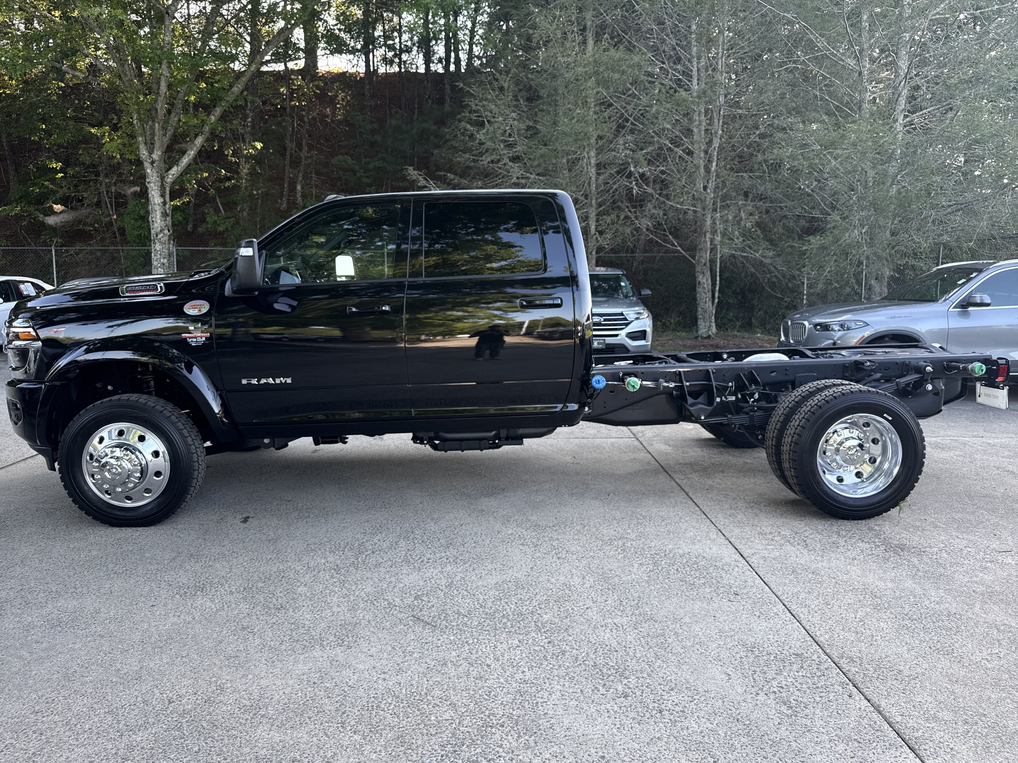 New 2026 RAM 5500 4x4 Crew Cab w/ Laramie Trim Package image 4