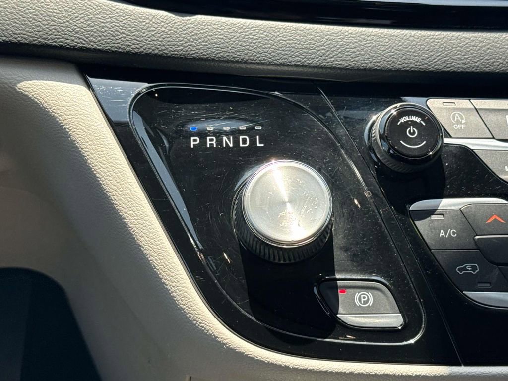 Used 2023 Chrysler Pacifica Touring-L FWD image 20
