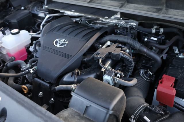 Used 2024 Toyota Highlander LE image 11