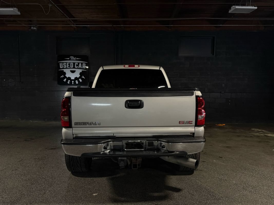 Used 2005 GMC Sierra 2500 SLT w/ Heavy-Duty Power Package AWD/4WD image 5
