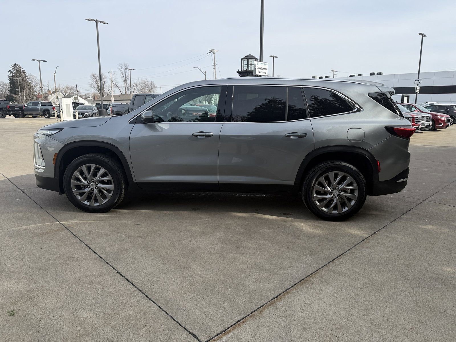 Used 2025 Buick Enclave Preferred image 8