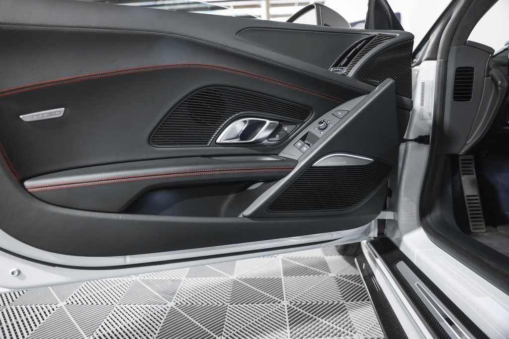Used 2018 Audi R8 V10 plus w/ Full Leather Package image 30