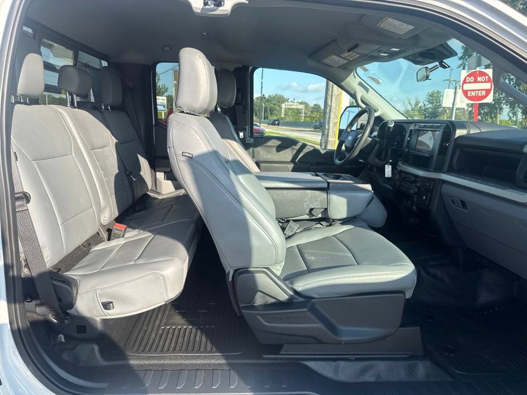 Used 2024 Ford F550 4x4 SuperCab Super Duty image 34
