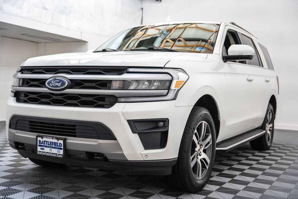 Used 2022 Ford Expedition XLT AWD/4WD image 3