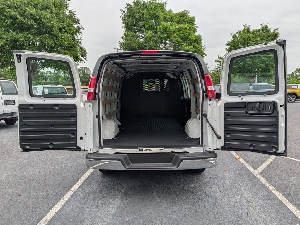 Used 2024 GMC Savana 2500 w/ Driver Convenience Package RWD image 18