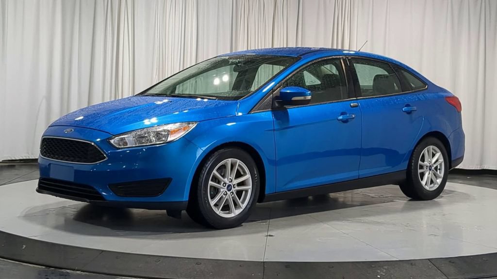 Used 2016 Ford Focus SE w/ SE Cold Weather Package FWD image 5
