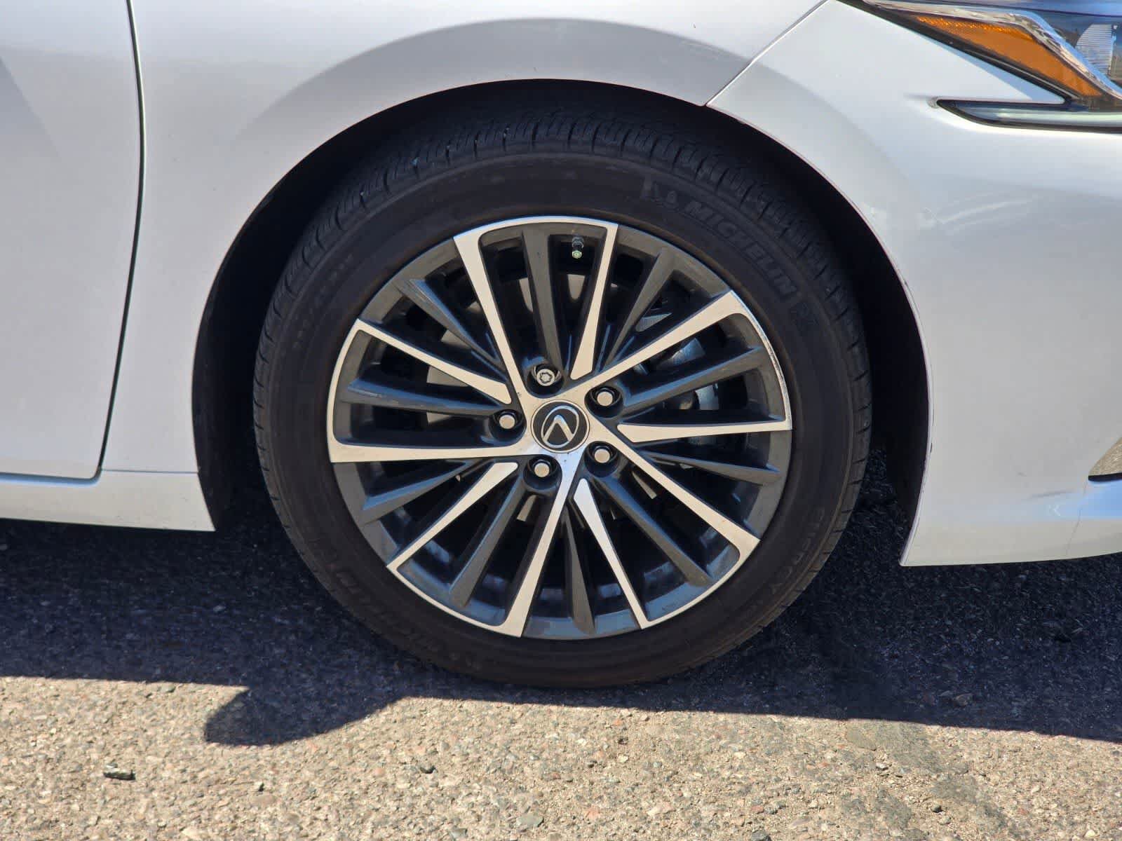 Used 2025 Lexus ES 300h w/ Premium Package FWD image 10