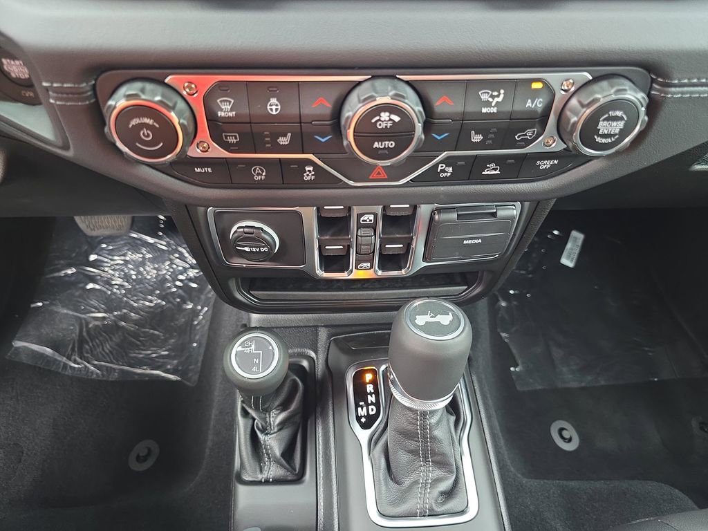 New 2025 Jeep Wrangler Sahara image 24