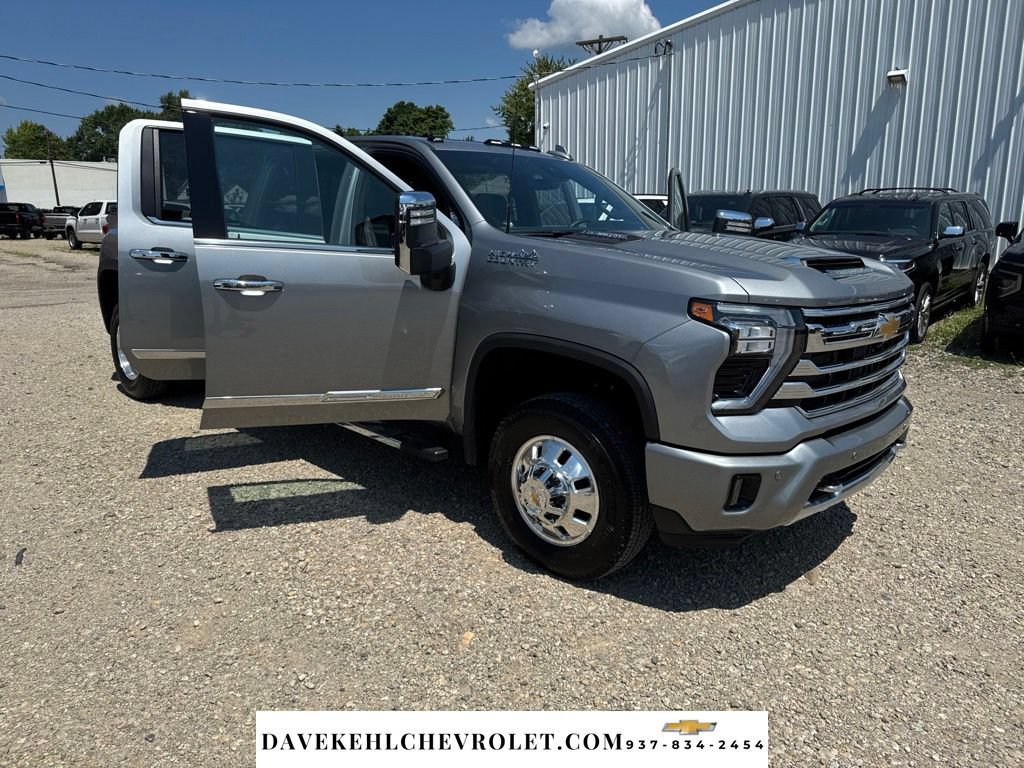 Used 2025 Chevrolet Silverado 3500 High Country w/ High Country Premium Package AWD/4WD image 35
