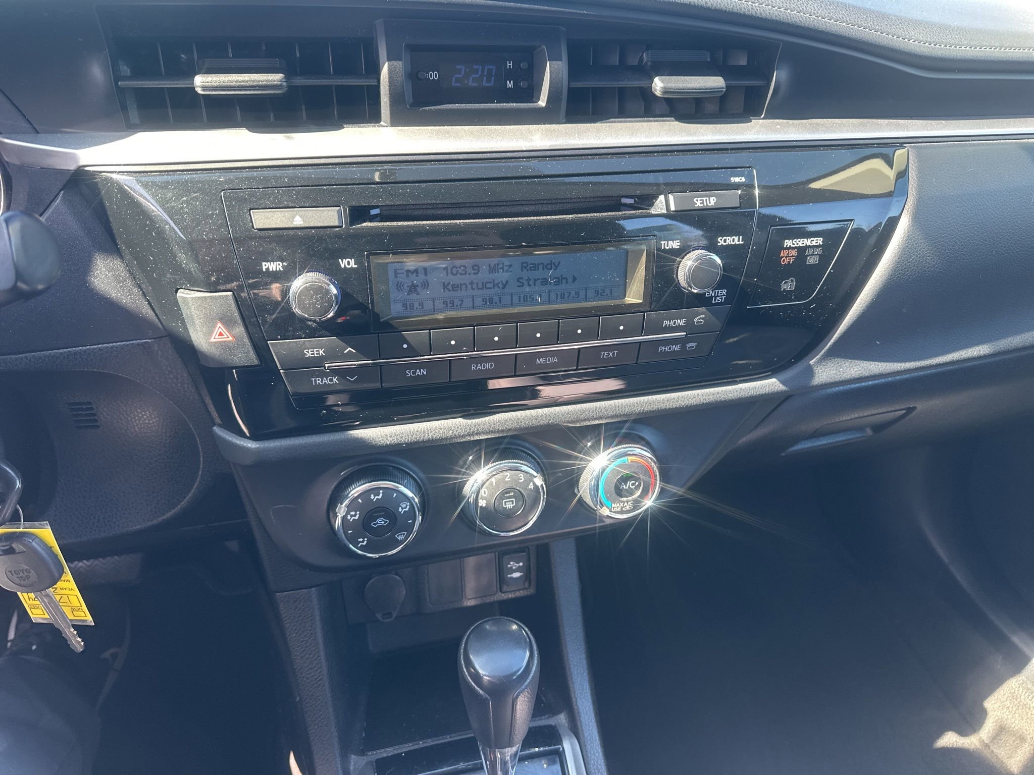 Used 2015 Toyota Corolla L image 28